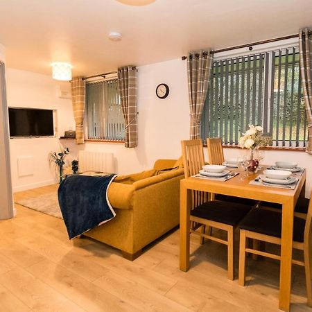 1 Bedroom Newton Apartment L Free Parking L Wigan Royal Infirmary L Haigh Hall L Central Location المظهر الخارجي الصورة